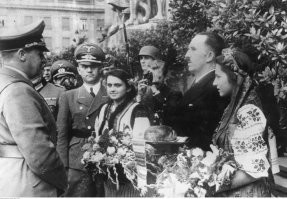 хах.ля.ти.на, смотрю сюда