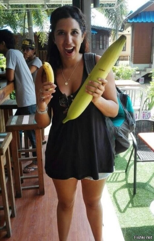 Для такого банана ей рот шире открывать надо