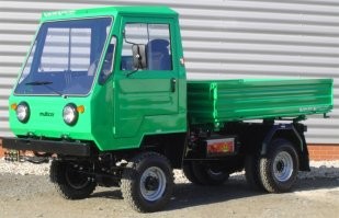 Только что 4ВД, а по размерам мультикар меньше, имхо...