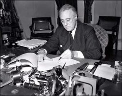 Помощь, это даром. Вот Монголия помогала за так. 

И вы отстали от жизни…
11 марта 1941 Трумэн подписывает закон о ленд-лизе. 
И 21 августа 2006 Трумэн отписывает Россию, как правоприемника СССР, от лэнд-лиза.

P. S. 
И да, в 41 они начали продавать вначале Китаю и британцам. Нас включили в сделку со значительной задержкой.