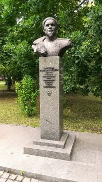 Бюст Ковпака на Аллее Воинской Славы в Киеве