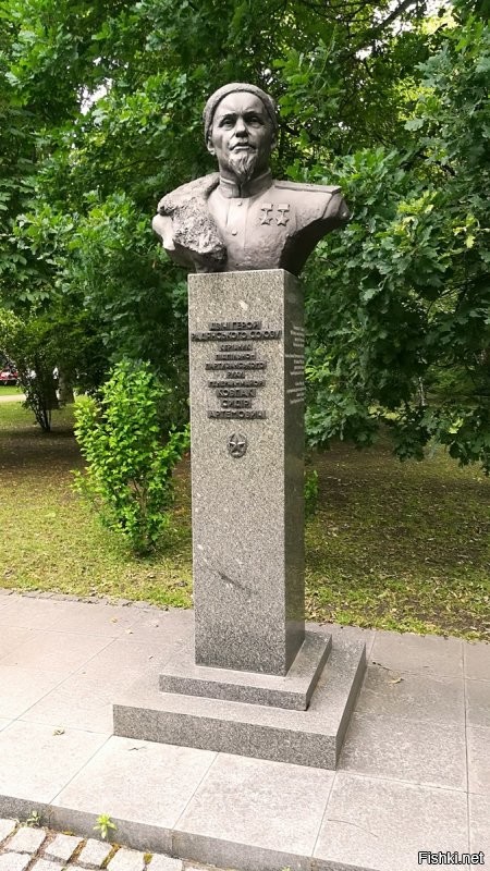 Бюст Ковпака на Аллее Воинской Славы в Киеве
