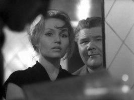 Они разложили на столе бухгалтерские документы.
  Это ревизия. Подай им наше фирменное пиво.
(с)