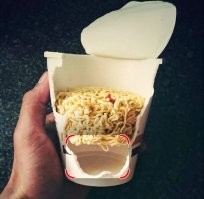 Более лютого бреда про лапшу не слышал. И как бедные производители доширака транспортируют свою продукцию.