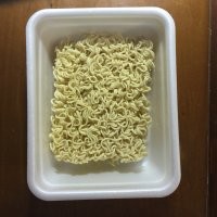 Более лютого бреда про лапшу не слышал. И как бедные производители доширака транспортируют свою продукцию.