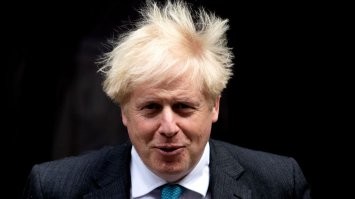 У нас тут на "островах" тоже есть персонаж
И в Америке была неплохая попытка скрестить Жирика с Ельциным