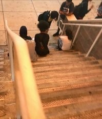 Как дать пинком по хребту)))