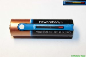 Не знаю как сейчас, а лет 25 назад подарили мне "мыльницу",  в ней стояли две вот такие батарейки, с измерительной полоской. Я думал они вечные, плёнок 10 снял, тормозить начали, вынул. Поставил в пульт телевизора,где они отпахали ещё лет 5. Злая вещь.