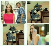 Девушку с телефоном - к травматологу. У неё с рукой беда.