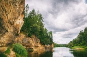 А мы на местном ледяном море немножко отдохнули и по окрестностям проехались - понравилось. Никуда за границу в этом году не выехали - в Россию нас из Латвии не пускают, в другие страны нужен сертификат прививочный или пцр-тесты везде делать. Решили переждать, пока эта фигня с ковидом не закончится - в конце-концов, без заморского отпуска ещё никто не умирал.