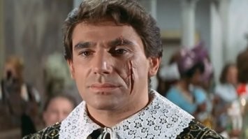 Не голливудская звезда,но люди в возрасте помнят мужа Анжелики- Андре Оссейна.Папа азербайджанец,мама из России до 21 года учился в Питере,в семье говорили по-русски. Муж Марины Влади(Поляковой).