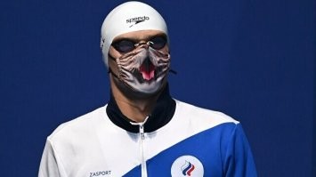 Так что не так было с маской котика?