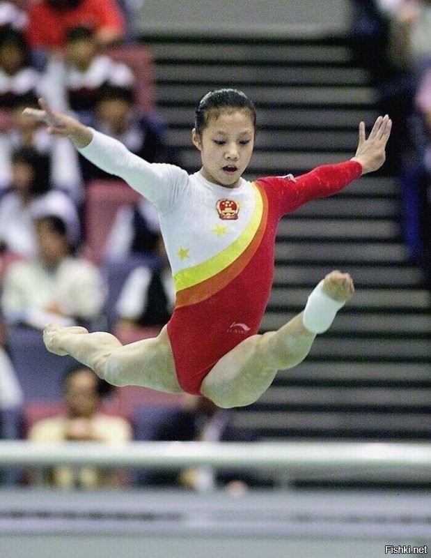 писали что китаянке не дали медаль по гимнастике, из за того что ей 14 лет. еще и дисквалифицировали. ну да, "это другое".
