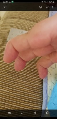 Не черника, а голубика, с пальцами.. ну редкость