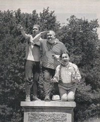 Уверен, не все поняли, что это пародия на "Трех богатырей" Васнецова