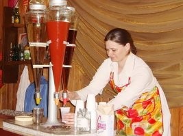 Белый пластиковый стаканчик - не аутентично:
