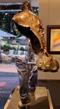 Недавно в интернете наткнулась на такие скульптуры, что то в них есть)