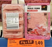 Как пример.
Состав 91% свиной лопатки  + остальные ингредиенты . Если в рублях то получается 550 рублей за 1 кг. Вполне подъёмная цена .Суда по тому,что кот её не просто ест,а ещё и клянчит - мясо там таки есть
Но и та, что 47% мяса по 290р за кило тоже съедобная . 
Да и я знаю людей, что и по сей день вздыхают по колбасе времён СССР, но вот как то эту ем и не могу сказать, что совсем плохая . Булка была и масло в СССР вкусные - так всё это и с колбаской самое то поедалось
Хамон классная тема, но вот на днях домашним украинским салом побаловали и тоже как бы вкуснота