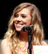 5. Девушка с жемчужной сережкой

Кого то она мне напоминает. Одну известную американку.