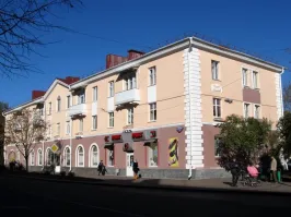 Опа!!!?? А когда это "сталинки" стали панельными домами??? Все серии были из кирпича, и только серии II-04 и II-05 из блока!!