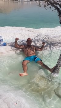 Из личного архива под этим деревом.  
Сам лично привязывал к веке апельсин...