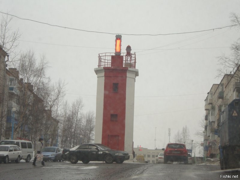 .
Никогда не забуду мою командировку в Совгавань в 2010-м году. Гостиницу "Совгавань", автостоянку за 200 рублей/ночь, ПСП Совгаваньский Завод ЖБИ и его владельца (сына мэра Совгавани), маяки в Ванино и дорогу, поражающую красотой окружающей природы, деревянными мостами и кусочками америки (асфальтом), изредка попадающимися на нашем пути.

Когда-нибудь, надеюсь повторить своё путешествие!

.