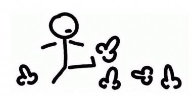 Он, вероятно, постоянно "пинал". Вот мысок и протёрся.