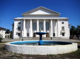 Да, был там с сыном. Но можно было бы написать про историю этой ротонды. Существует легенда, будто сам Сталин должен был прибыть в эти места  (возможно даже в нее) для созерцания наполнения водой Цимлянского водохранилища. но умер......  Архитектура - сталинский ампир. А так, пост очень скудный(((((((( держите в помощь.