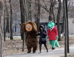 А Шапокляк то ничего себе старушка