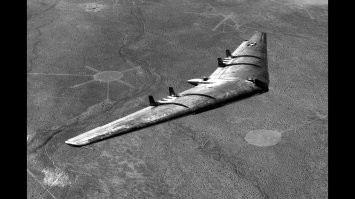 Был ещё YB-49  и В-2 Spirit, он менее мементичны.