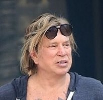 На мою соседку пъющую бабку очень сильно похож.