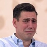 Ну вот,а вы все осуждаете Дюжева.А он ведь тоже для нас рискует.Правда не знаю,ударялся ли он головой.Может в детстве.