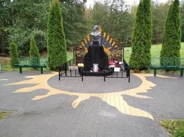 Был там, на месте его гибели сделали памятник. . .   Легенда
Звезда по имени солнце . . .