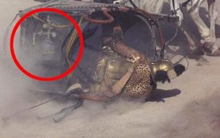 Бутылку и подошвы ботинок в "Гладиаторе" я не заметил, но балон с воздухом для пневмоустановки, которая опрокинула колесницу во время боя в Колизее, мы с сыном увидели ясно: