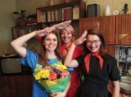 Есть у меня однокурсник.
Стилизовал квартиру под эпоху.
Живёт и радуется.