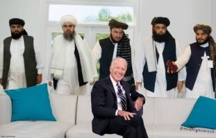 Apocalypse Now: всё брошено, людей нет, и только ветер колышет флаги, уже несуществующего государства