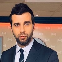 Захир, Ахмад---афганский певец и композитор. Был известен как «афганский Элвис Пресли». Ахмад Захир окончил лицей «Хабибия»[en]. Во время учёбы в лицее увлёкся музыкой, вместе с друзьями создал музыкальную группу. Свой первый концерт Захир дал в здании лицея. Благодаря своим вокальным данным Ахмад Захир стал известен в лицее под прозвищем «боль-боль» (соловей). После окончания лицея отец, который хотел, чтобы сын стал медиком, отправил Ахмада на учёбу в Индию.