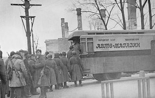 Автор впервые увидел автолавку?