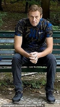 Да-да. 

"Закон- что дышло, куда повернул, туда и вышло".  (С) 

Еще эвона когда было сказано.  

Вон еще один уголовник с двумя судимостями в качестве "специального гостя" аж целого Федерального Канцлера одной суверенной страны.

А вот еще одна уголовница в качестве члена государственной делегации страны в целом ПАСЕ.

Что-то я не замечаю и у этих персонажей никакого "поражения в правах".


Так что свой диплом заборостроительного техникума можете засунуть себе сами знаете куда. Не знаете Вы правоприменительной практики.