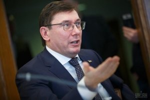 Вот этим ребятам и девчатам расскажи о "поражении в правах" после судимости.

Последний - вообще Генеральным Прокурором страны стал.  

А в должости Министра Внутренних Дел он даже как-то немецкой полицией задержан был. Когда по пьяни с ними подрался в аэропорту Франкфурта.