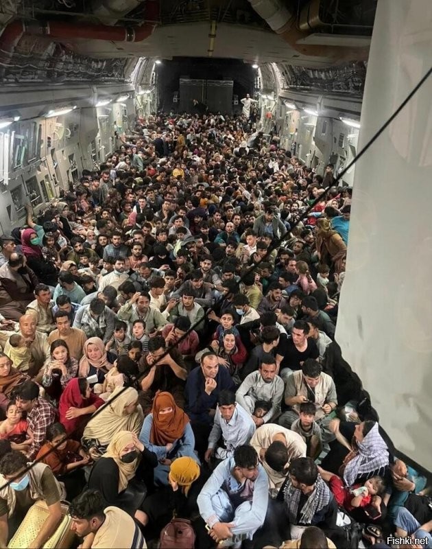 Американский самолет эвакуировал сразу 640 беженцев из Кабула :