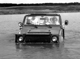 У нас в части на подконтрольной эксплуатации была ВАЗ-2122 "Река". Вполне себе плавала