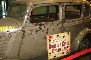 Мне ещё «изрешетили» понравилось Изрешетили это как-то так, а не несколько выстрелов из пистолета.