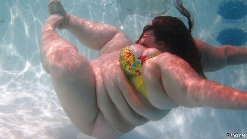 еще немного красоты тренированного тела из под воды