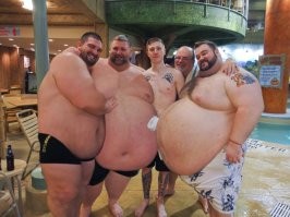 Может лучше брать по животу, а не по груди?