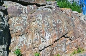Под Петрозаводском надписи стирают и зайцев выпиливают)))) 
"Долина зайцев"