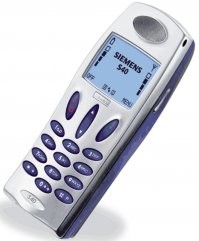 Первый был такой. Siemens S40. Очень красивый аппарат, но глючный.