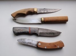 Я тоже их немного собираю. Правда не как предметы коллекционирования, а как рабочие ножи, поэтому клинки далеко не в стоке.