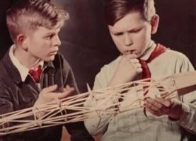 Блин... ))) Резиномоторная модель... в пятом классе точно такую клеил на зимних каникулах, весной запускали.. Набор продавался в отделе "юный техник" Че та там рублей пять стоил.