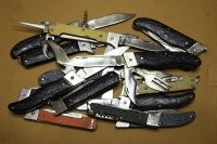 Пацанам такие ножи нахрен не нужны были, простенького перочинного или понавороченнее типа "охотничий" с двумя лезвиями и открывашкой-отверткой на речке вполне хватало.